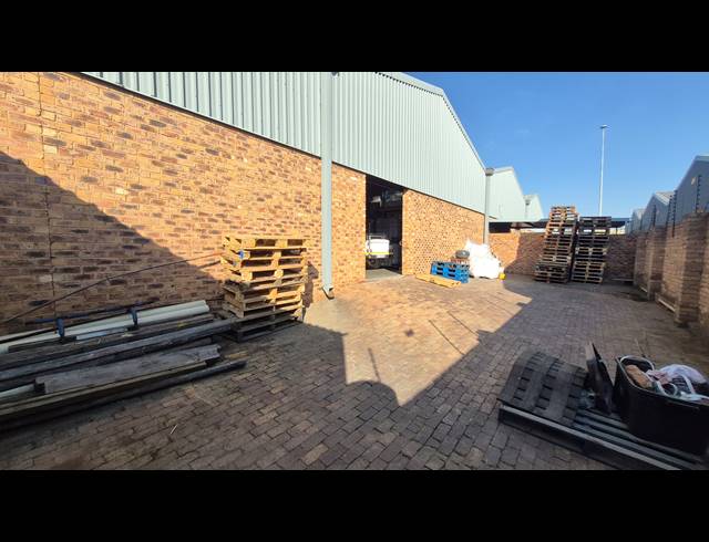 280M² FACTORY FOR SALE IN ANDERBOLT